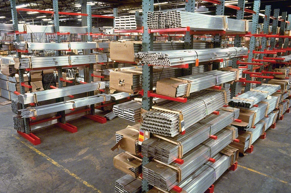 Cantilever warehouse racking with steel tubing and metal materials