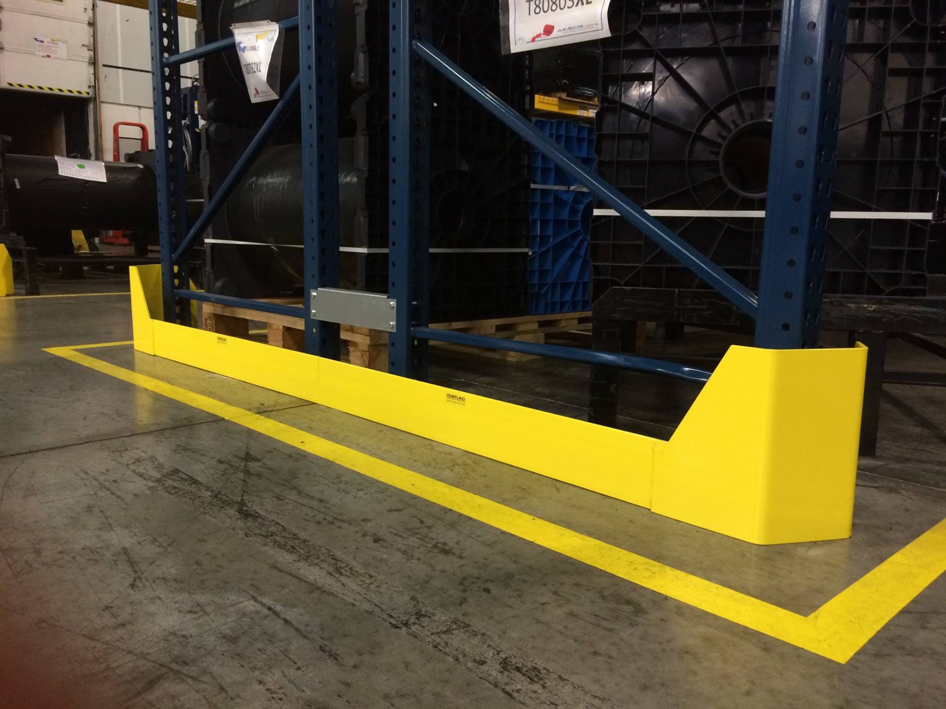 End of row protectors for pallet racks