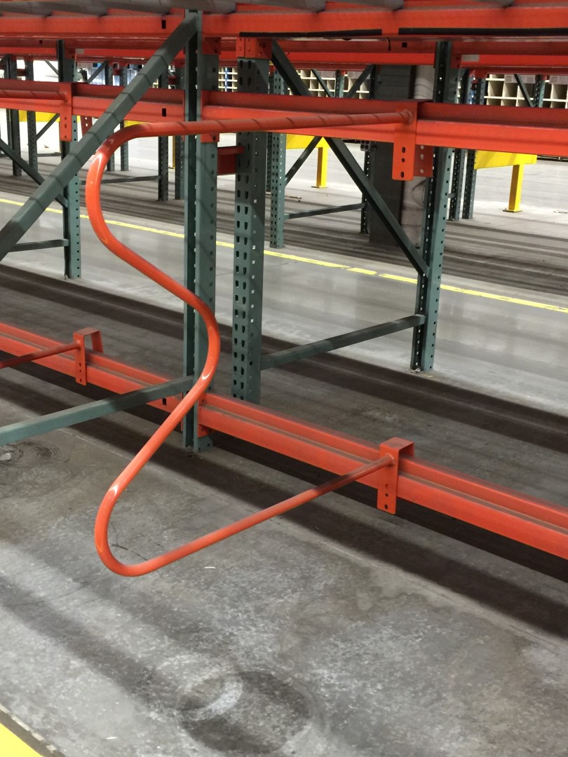 M dividers for pallet rack organization